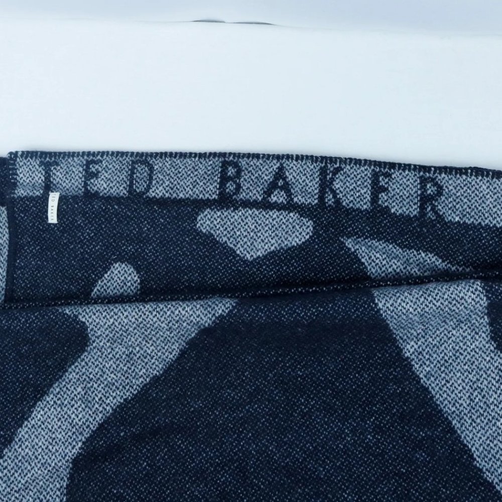 Ted Baker Magnolia Woven Wool Throw 150cm x 180cm - Picture 4 of 6